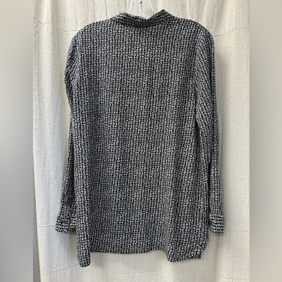 J Jill Long Sleeve Button Down Rayon Blouse Size M/ Excellent Condition - Picture 6 of 11